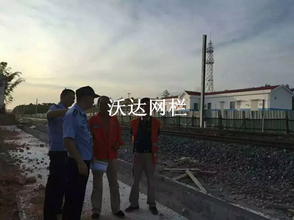 贛鐵路客專刺絲滾籠項(xiàng)目工程圖片2